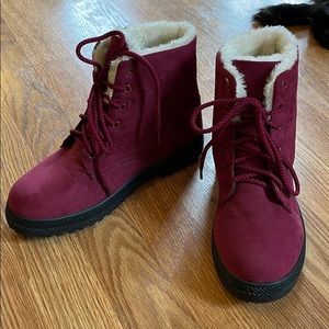 Maroon winter boots